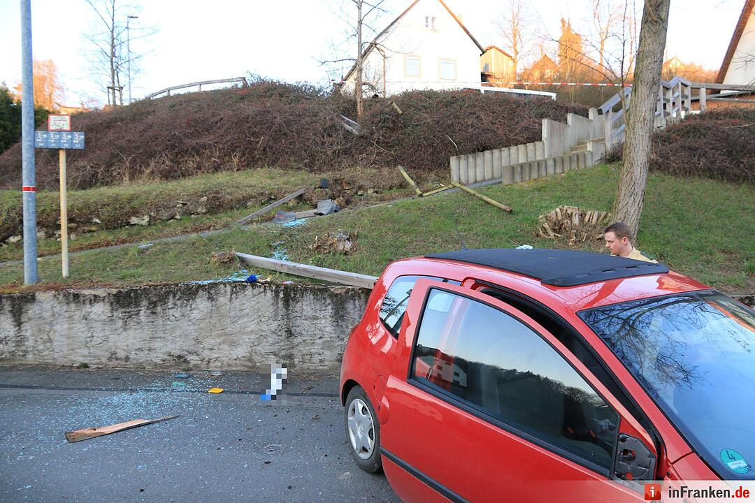 Pkw überschlägt sich in Hollfeld