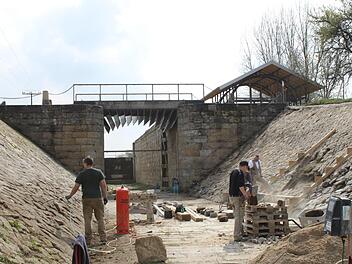 Rund 800 000 Euro werden in die Sanierung der Eggolsheimer Schleuse 94 investiert.Fotos: Carmen Schwind