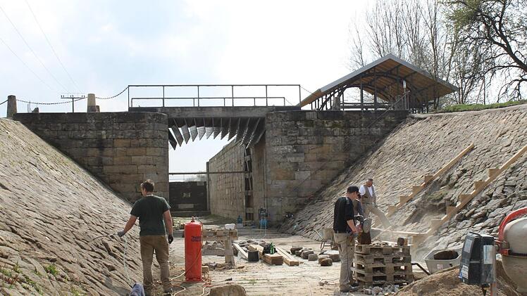 Rund 800 000 Euro werden in die Sanierung der Eggolsheimer Schleuse 94 investiert.Fotos: Carmen Schwind
