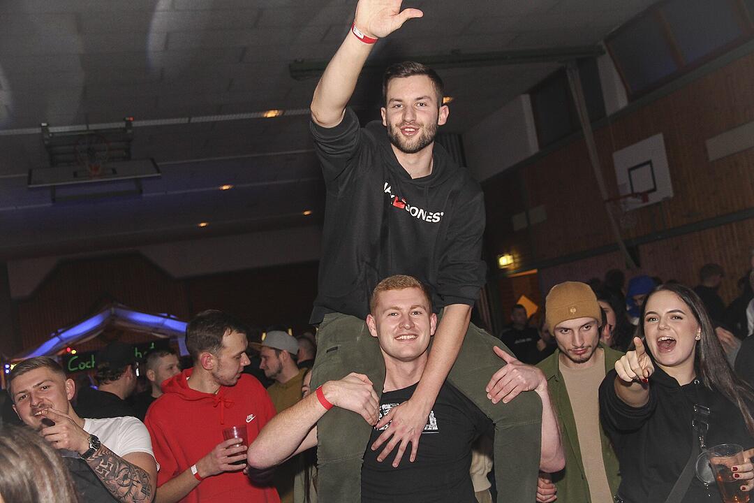 Mit vielen Party-Songs der 80er & 90er und Rock-Pop Klassikern