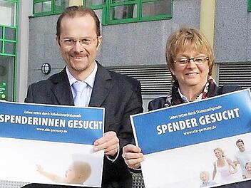 Klaus Weiß und Silvia Tauss haben selbst schon Knochenmark gespendet und rufen die Coburger dazu auf, sich bei einer der Aktionen der Lions Clubs typisieren zu lassen. Foto: Ulrike Nauer