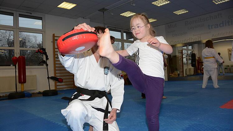 Mara Trapp macht beim Taekwon-Do unter Anleitung von Eva Christ-Kunz gute Fortschritte.