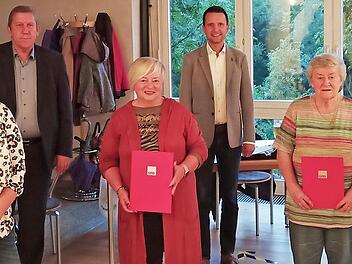Ehrungen bei der Schneyer SPD: von links im Bild Zweite Vorsitzende Monika Goller, Vorsitzende Elke Werner, MdB Andreas Schwarz, Isolde Semmelmann, Bürgermeister Andreas Hügerich, Ute Hohmann, Kreisvorsitzender Sebastian Müller und Neumitglied Lucas Werner Foto: privat
