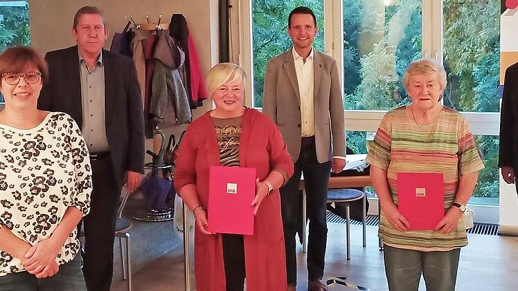 Ehrungen bei der Schneyer SPD: von links im Bild Zweite Vorsitzende Monika Goller, Vorsitzende Elke Werner, MdB Andreas Schwarz, Isolde Semmelmann, Bürgermeister Andreas Hügerich, Ute Hohmann, Kreisvorsitzender Sebastian Müller und Neumitglied Lucas Werner Foto: privat