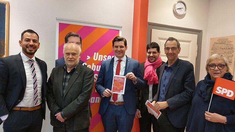 Stellten das Wahlprogramm vor (von links): Can Ayden, Horst Schunk, Dominik Sauerteig, Stefan Sauerteig, Thomas Nowak, Petra Schneider. Foto: Simone Bastian