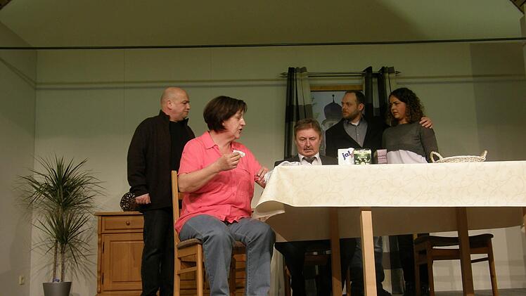 Aufführung der Thundorfer Theatergruppe.Foto: Philipp Bauernschubert