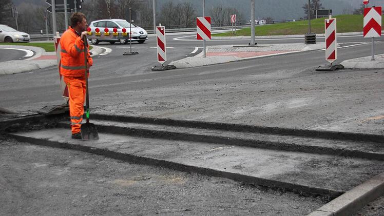 Auf diesem Bild kann man die Asphaltschichten gut erkennen.  Foto: Friedwald Schedel