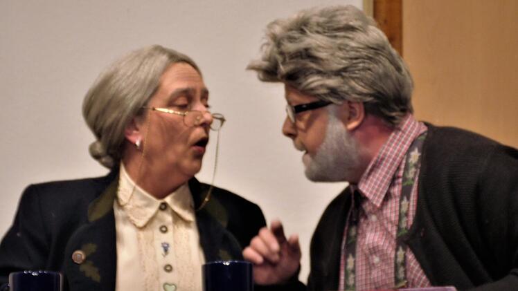 Toll schauspielerische Leistungen boten Elke Sacha als Oma Ursi und Marc Benker als Opa Julius...