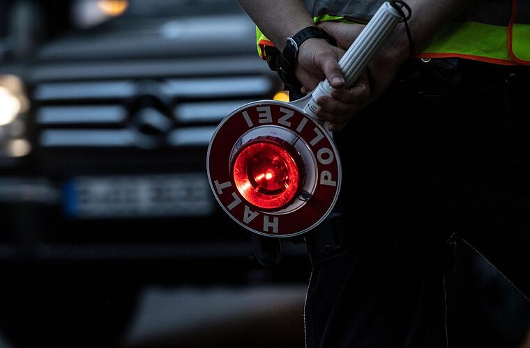 Kreis Coburg/Kronach/Lichtenfels: Drogen und Alkohol - Polizei hält mehrere Autofahrer auf