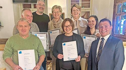 Die Geehrten mit Joachim Kastner (hinten; v. l.): Inge Haderlein, Conny Geppert, (Mitte; v. l.) Karlheinz Gries, Pia Büttel, (vorne; v. l.) Herbert Hopf, Mirja Mohr, Florian Rose