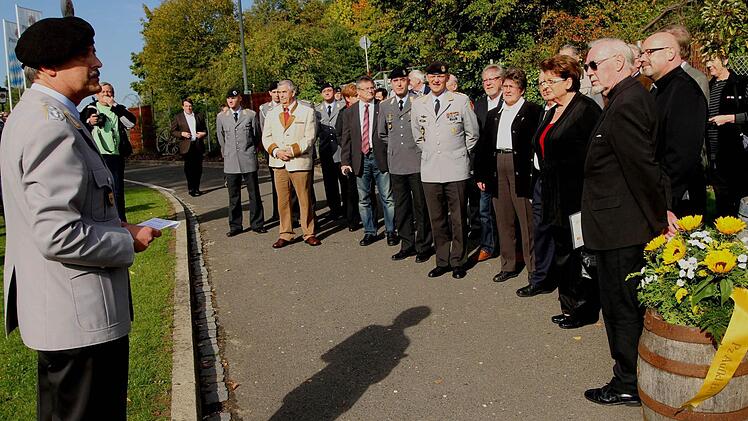Bei der Totenehrung .