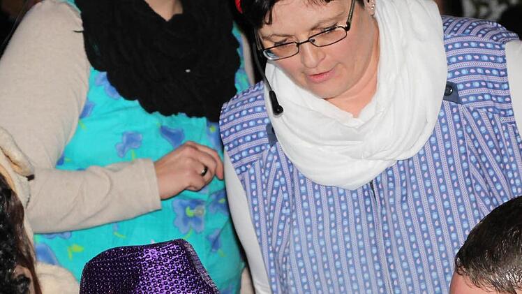 Die beiden Putzweiber Bianka Weiß (rechts) und Diana Bülling. Foto: Rainer Glissnik