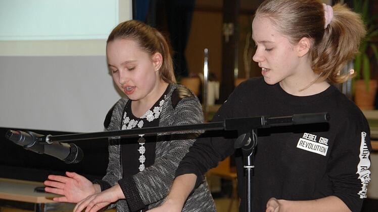 Aylin und Sandy mit dem Cupsong.  Foto: Uschi Prawitz