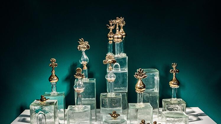 Durk Valkema/Ulla Forsell: "Das Schloss" (1975, Glas in Form und frei geblasen, teilweise golden lüstriert).Foto: Jochen Berger