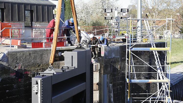 Dann beginnt die Millimeterarbeit. Foto: Matthias Hoch