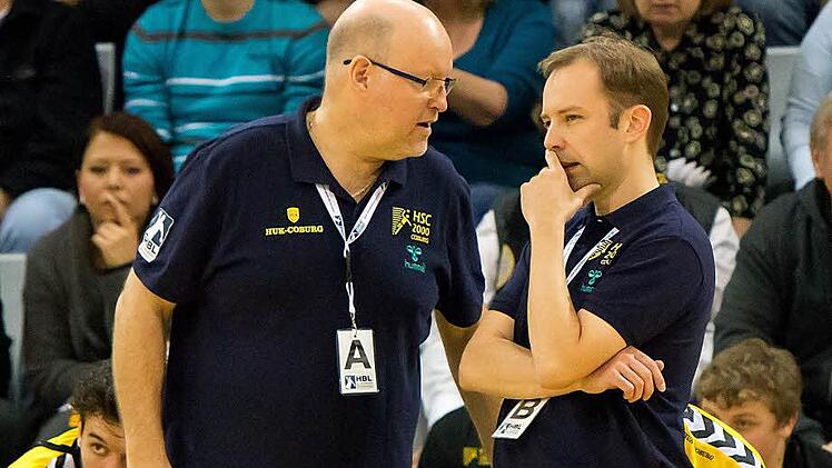 Die beiden HSC-Trainer Jan Gorr (rechts) und sein Assistent Martin Röhrig sahen das Unheil kommen. Doch gegen die starken Friesenheimer war an diesem Tag kein Kraut gewachsen.
