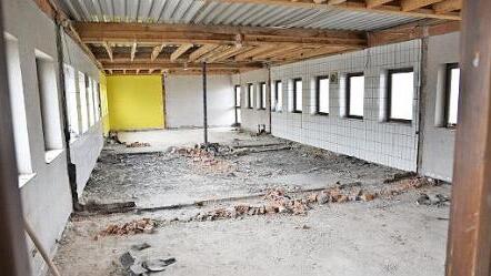 Das desolate Sportgebäude ist mittlerweile entkernt.  Fotos: Gerold Snater