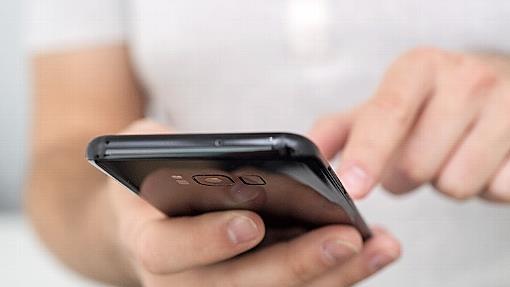 Eltern sollten ihren Kindern das Smartphone nicht wegnehmen &ndash; sonst laufen sie Gefahr das die Kinder bei Problemen nicht mehr zu ihnen kommen, meint die Projektgruppe &bdquo;Digitale Sucht&ldquo; der Gesundheitsregion-plus.