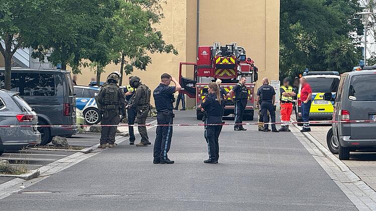 SEK-Einsatz in Bamberg: Mann zieht Messer und verschanzt sich in Wohnung