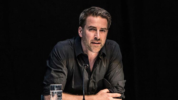 Die Coburger Experimentierplattform "Making Culture" würdigte Kurt Tucholsky: Frederik Leberle stellte Texte vor.Foto: Jochen Berger