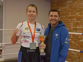 Trainer Jochen Paulfranz von der SG "Kampfgeist" Rödental ist stolz auf seine Kämpferin Victoria Linz. Rainer Lutz