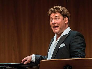 Mit einem Liederabend gastierte der international erfolgreiche Altus Matthias Rexroth bei der Coburger Gesellschaft der Musikfreunde.Jochen Berger
