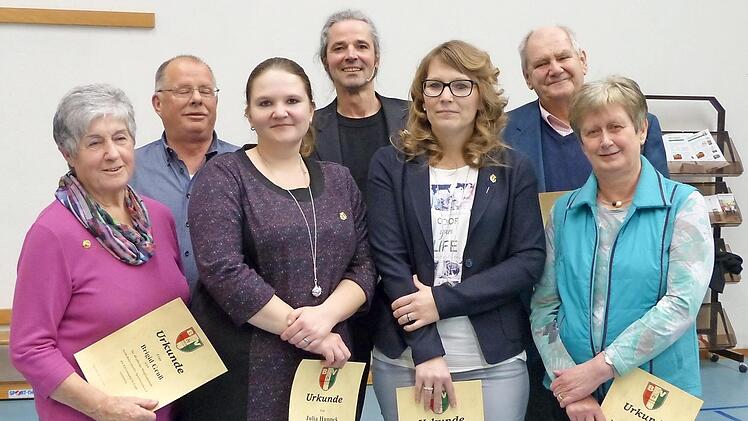 Die für ihre große Treue ausgezeichneten Mitglieder Fotos: Pauline Lindner