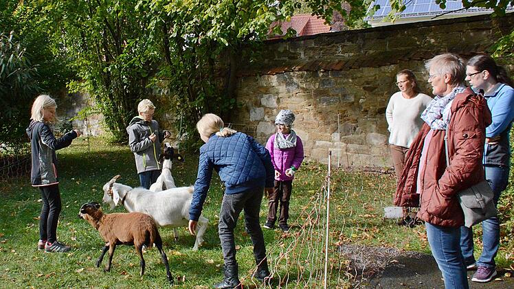 Stationentheater über das Leben des Heiligen Franz von Assisi im Klostergarten von Bad Königshofen. Hanns Friedrich