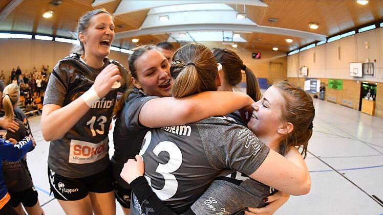Die Freude bei den Frauen des HC Forchheim war nach der Schlusssirene groß. Fotos: Sportfoto Zink