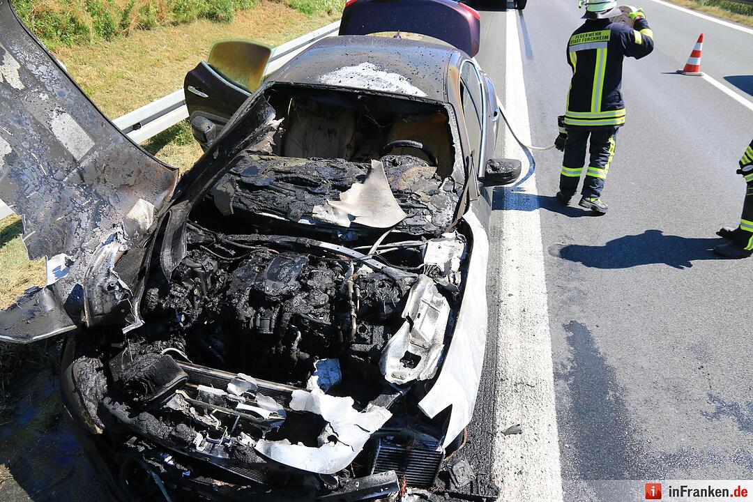 Maserati brennt auf A73 bei Eggolsheim