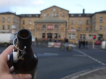 Ein Alkoholverbot am Bahnhof in Bamberg gibt es derzeit nicht. Dafür sieht die Stadt aktuell auch keine Notwendigkeit. Foto: Ronald Rinklef