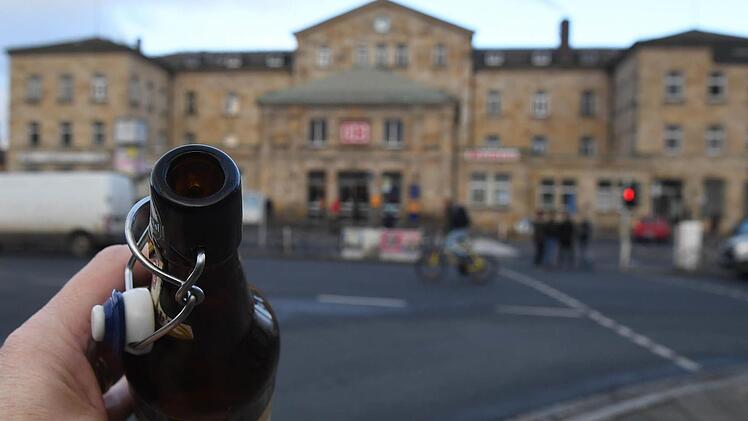 Ein Alkoholverbot am Bahnhof in Bamberg gibt es derzeit nicht. Dafür sieht die Stadt aktuell auch keine Notwendigkeit. Foto: Ronald Rinklef