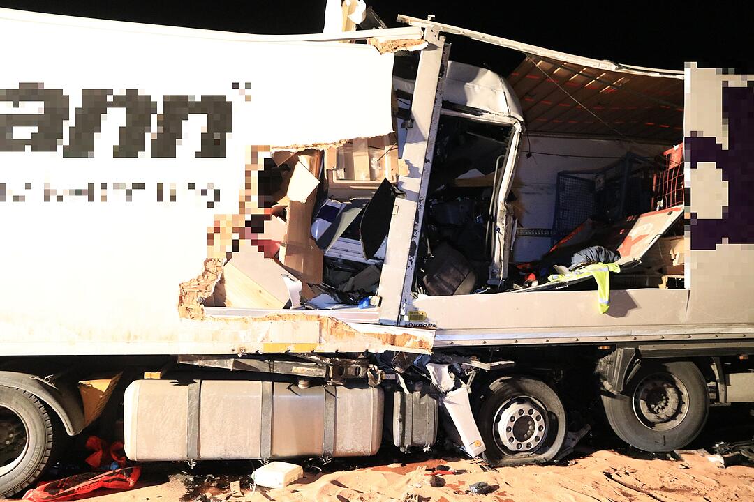 Zwei tödliche Unfälle auf der A3 in kurzer Zeit: Zwei Lkw rasen jeweils in Stauende