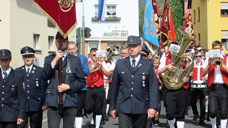 Ein Gottesdienst und die anschließende Kirchenparade mit zahlreichen Gästen gingen der Fahrzeugweihe voraus. Foto: Winfried Ehling