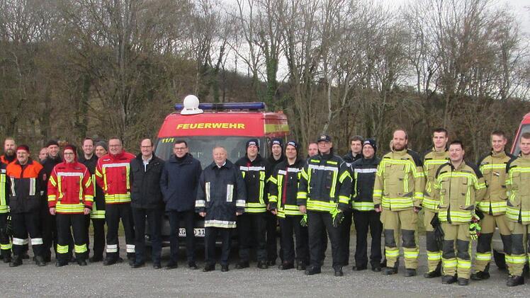 Die Feuerwehren aus Hammelburg, Bad Bocklet und Oberleichtersbach nahmen das neue Warnsystem entgegen und testeten es bei einer Übung.