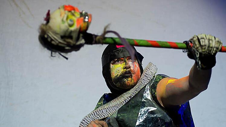 Die Musiker boten eine bunte B&uuml;hnenshow.