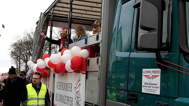 Impressionen vom Faschingsumzug der Weisendorfer Blummazupfer. Foto: Richard Sänger