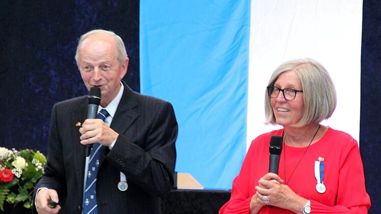 Die beiden Ehrenbürger von Uggiate, Armin Goß und Johanna Blum beim Rückblick  Foto: privat