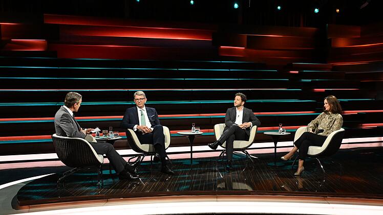Am Donnerstagsabend begrüßte Markus Lanz (links) seine Gäste Wolfram Weimer (Zweiter von links), Felix Banaszak und Julia Löhr zur Diskussion.