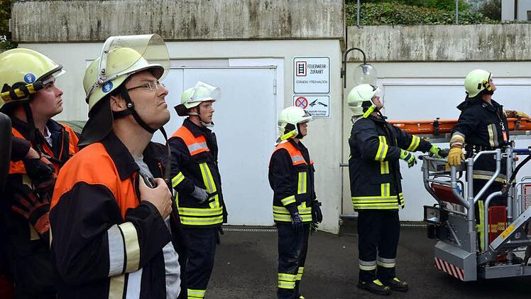 Dramatische Szenen bei der Großübung am Samstag im Haus Kreuzberg der Kurklinik "Am Kurpark" in Bad Kissingen.  Foto: Rauch
