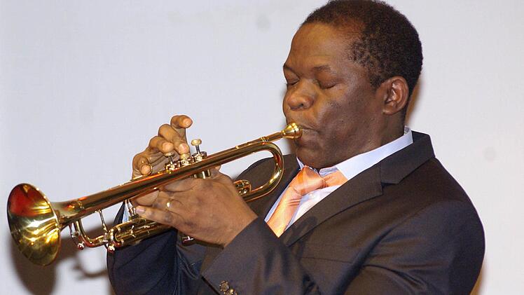 Terence Ngassa gilt als Trompeter und Sänger mit rauchiger Stimme als perfektes Double von Louis Armstrong. Foto: Winfried Ehling