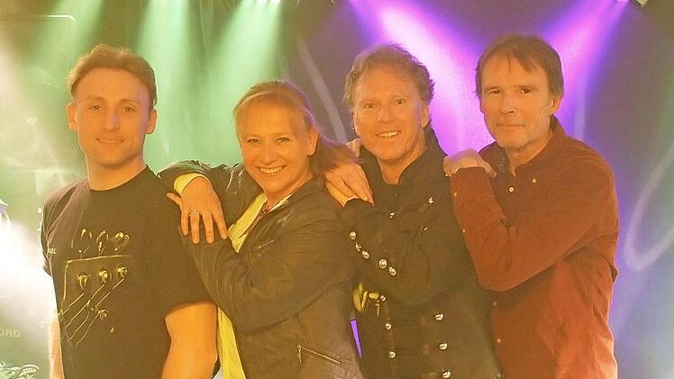 Rokomana rocken zugunsten des Kindergartens Westheim auf der Trimburg.  Foto: Simone Schmitt
