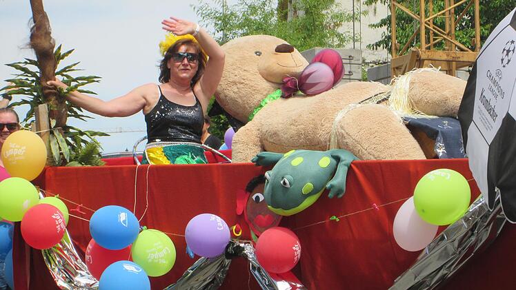 "Mein Teddy ist mir der Liebste am Strand von Copacabana. Der kriegt keinen Sonnenbrand." Foto: Winfried Ehling