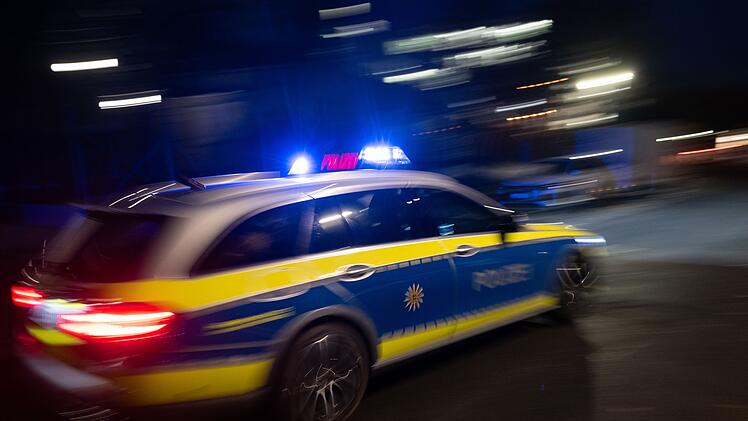 Augsburg: Unbekannte schie&szlig;en auf Billardcaf&eacute;
