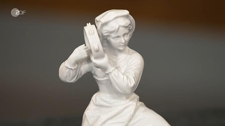 Eine Meissener Porzellanfigur wollten die Freunde Tobias und Gordon f&uuml;r 1.000 Euro verkaufen. Dr. Friederike Werner taxierte auf lediglich bis zu 600. Dennoch ging es in den H&auml;ndlerraum. Dort kaufte Fabian Kahl das Objekt f&uuml;r 380 Euro.