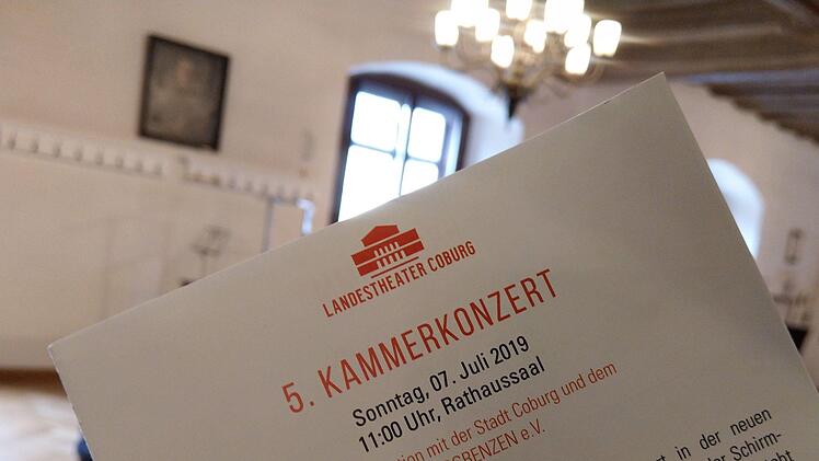 "Schicksalsschläge" lautete das Motto bei der Matinee im Coburger Rathaussaal, die Beitrag des Festivals "Klanggrenzen" war.Foto: Jochen Berger