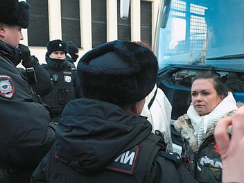 Maria ist die Frau eines russischen Frontk&auml;mpfers. Sie geh&ouml;rt zu den wenigen, die es wagen, &ouml;ffentlich gegen Putins Kriegspolitik zu protestieren.