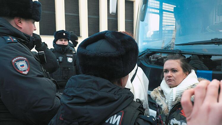 Maria ist die Frau eines russischen Frontk&auml;mpfers. Sie geh&ouml;rt zu den wenigen, die es wagen, &ouml;ffentlich gegen Putins Kriegspolitik zu protestieren.