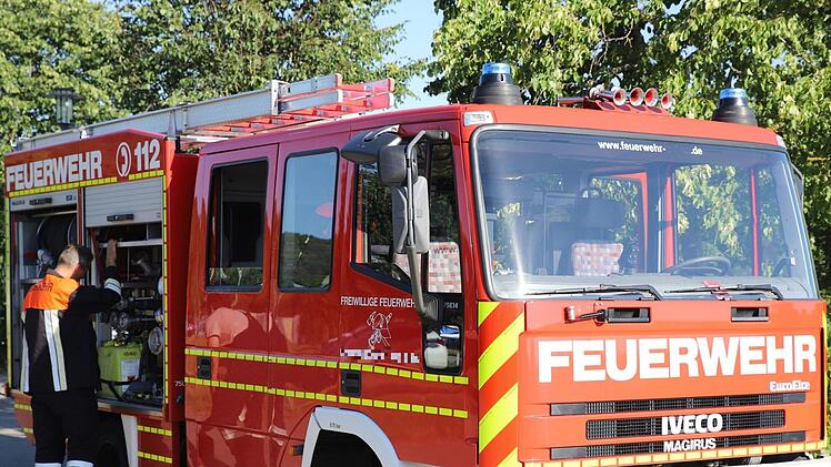 Als in Kulmbach Rauch aus einem Fenster drang und ein Kind schrie, fackelte ein Feuerwehrmann nicht lange und trat die Tür ein, um das Kind zu retten. Symbolfoto: News5/Fechner