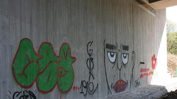 Die ersten Sprayer haben sich schon verewigt, allerdings kann das hohe Strafen nach sich ziehen.Maria L&ouml;ffler